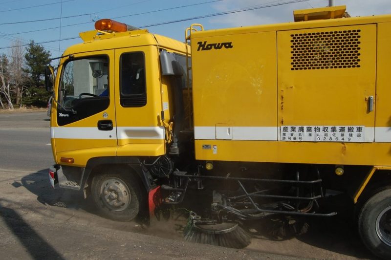 清掃車両の塗装を変更しました。