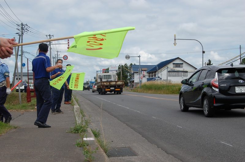 交通安全運動街頭啓発（セーフティコール） を行いました。