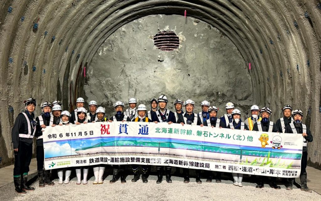 磐石トンネル(八雲町)が貫通致しました。／岸本組