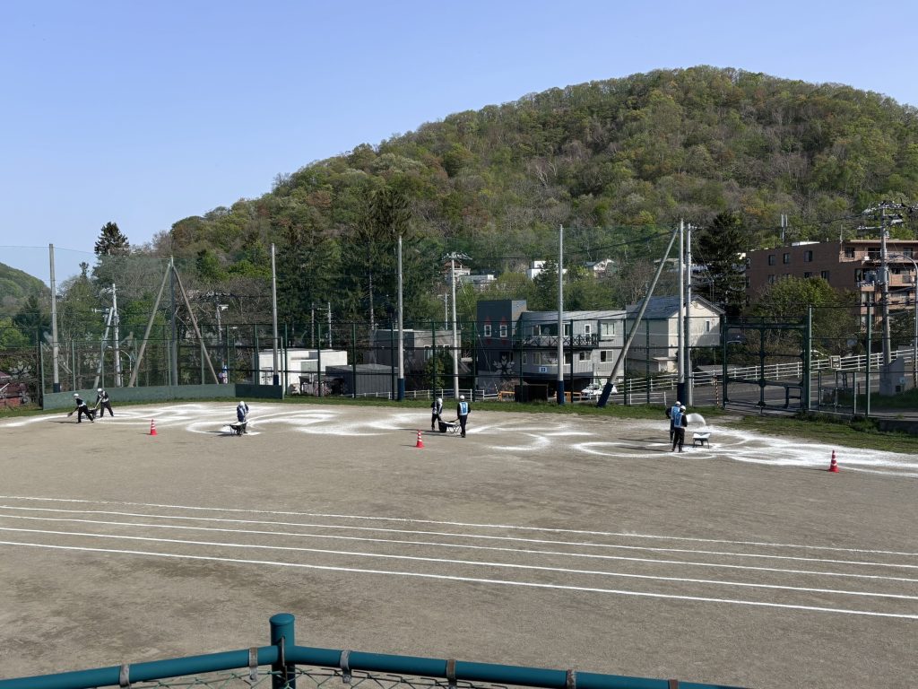 大倉山小学校の運動会準備のお手伝い/キース中央オフィス